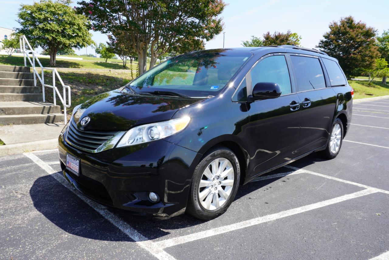 Toyota Sienna 5dr 7-Pass Van V6 XLE AWD (Natl) 2012