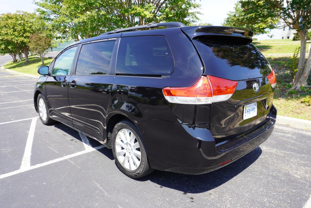 Toyota Sienna 5dr 7-Pass Van V6 XLE AWD (Natl) 2012