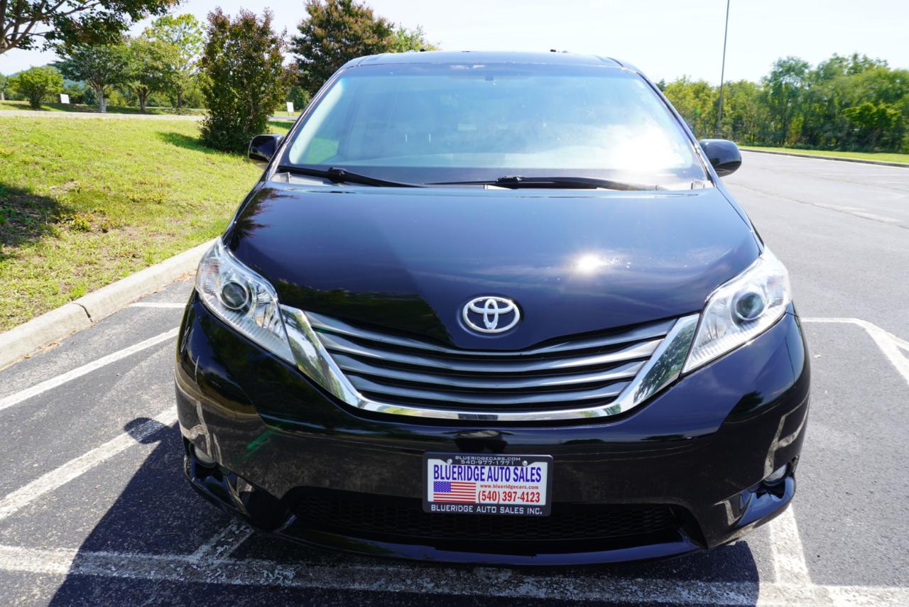 Toyota Sienna 5dr 7-Pass Van V6 XLE AWD (Natl) 2012