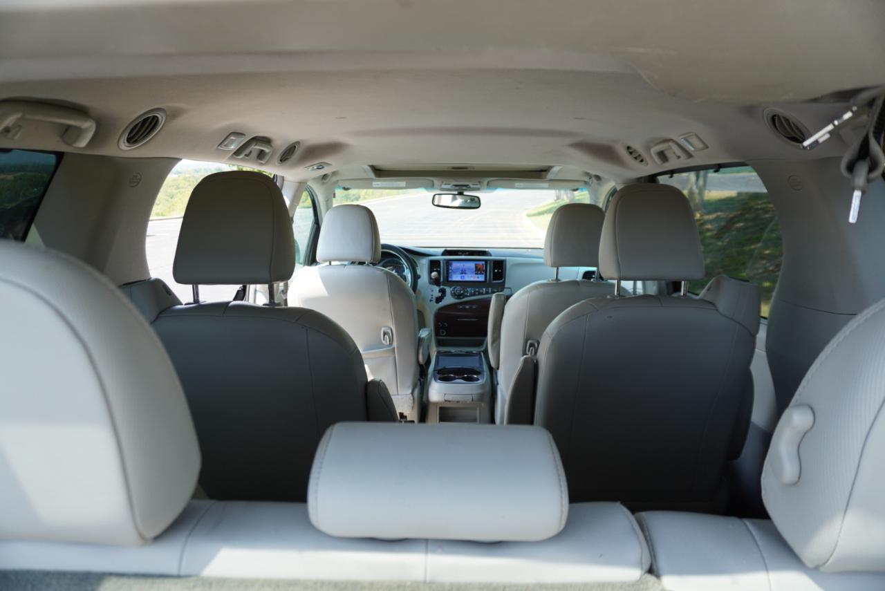 Toyota Sienna 5dr 7-Pass Van V6 XLE AWD (Natl) 2012