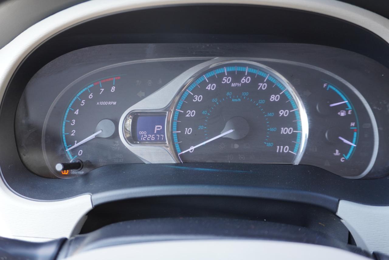 Toyota Sienna 5dr 7-Pass Van V6 XLE AWD (Natl) 2012