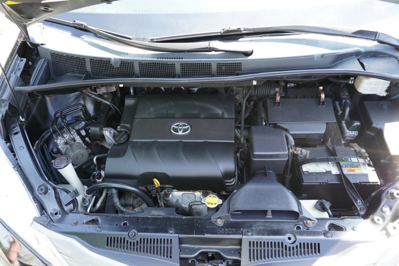 Toyota Sienna 5dr 7-Pass Van V6 XLE AWD (Natl) 2012
