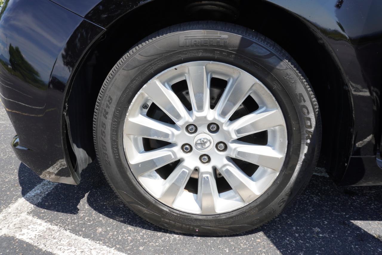 Toyota Sienna 5dr 7-Pass Van V6 XLE AWD (Natl) 2012