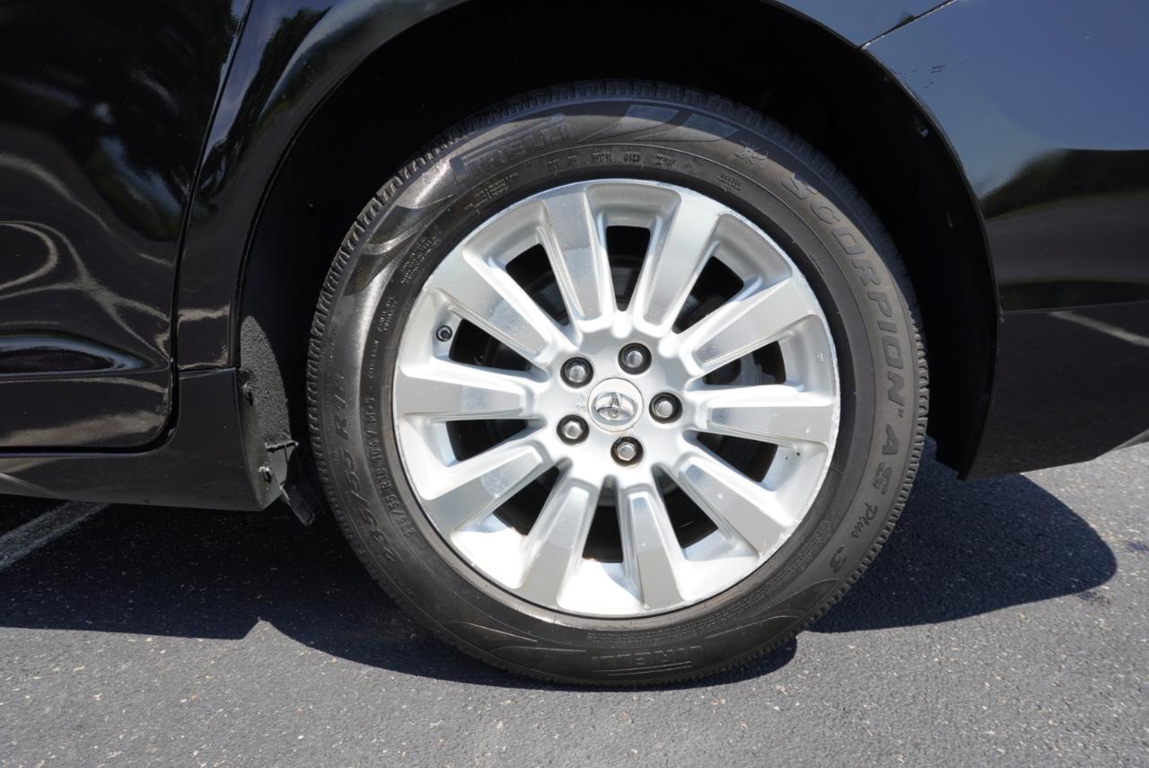 Toyota Sienna 5dr 7-Pass Van V6 XLE AWD (Natl) 2012