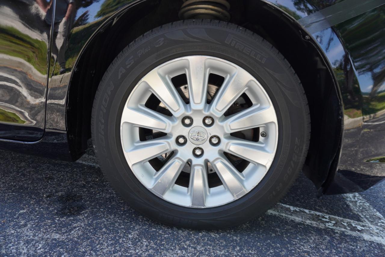 Toyota Sienna 5dr 7-Pass Van V6 XLE AWD (Natl) 2012