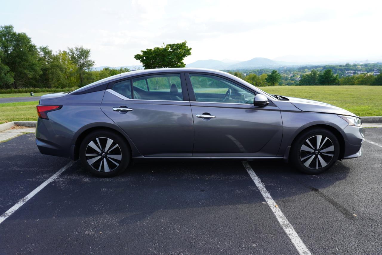 Nissan Altima 2.5 SV Sedan 2022
