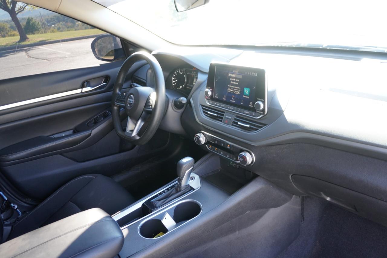 Nissan Altima 2.5 SV Sedan 2022