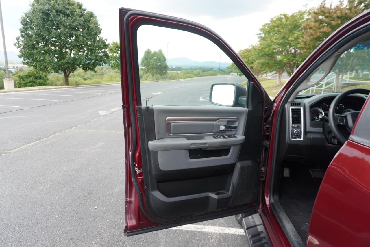 RAM 1500 Classic Warlock 4x4 Crew Cab 5'7" Box 2019