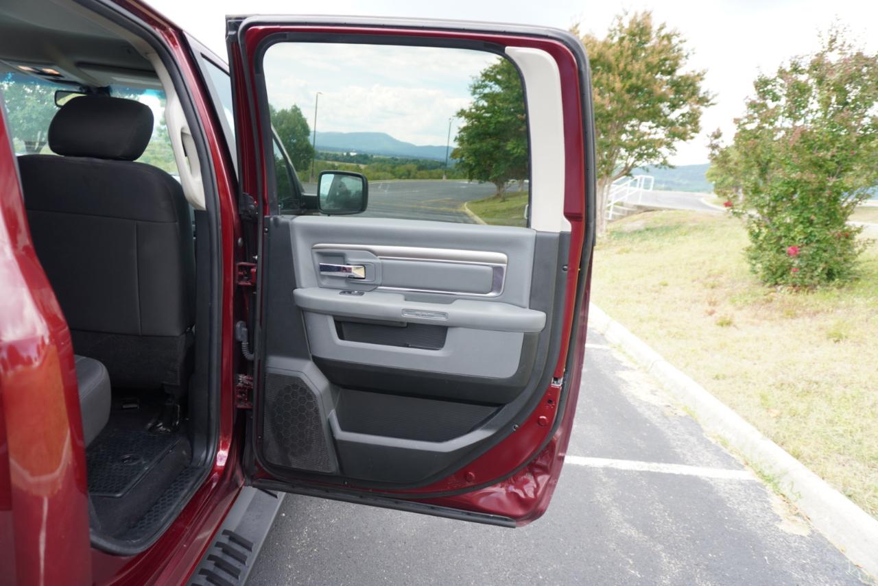 RAM 1500 Classic Warlock 4x4 Crew Cab 5'7" Box 2019