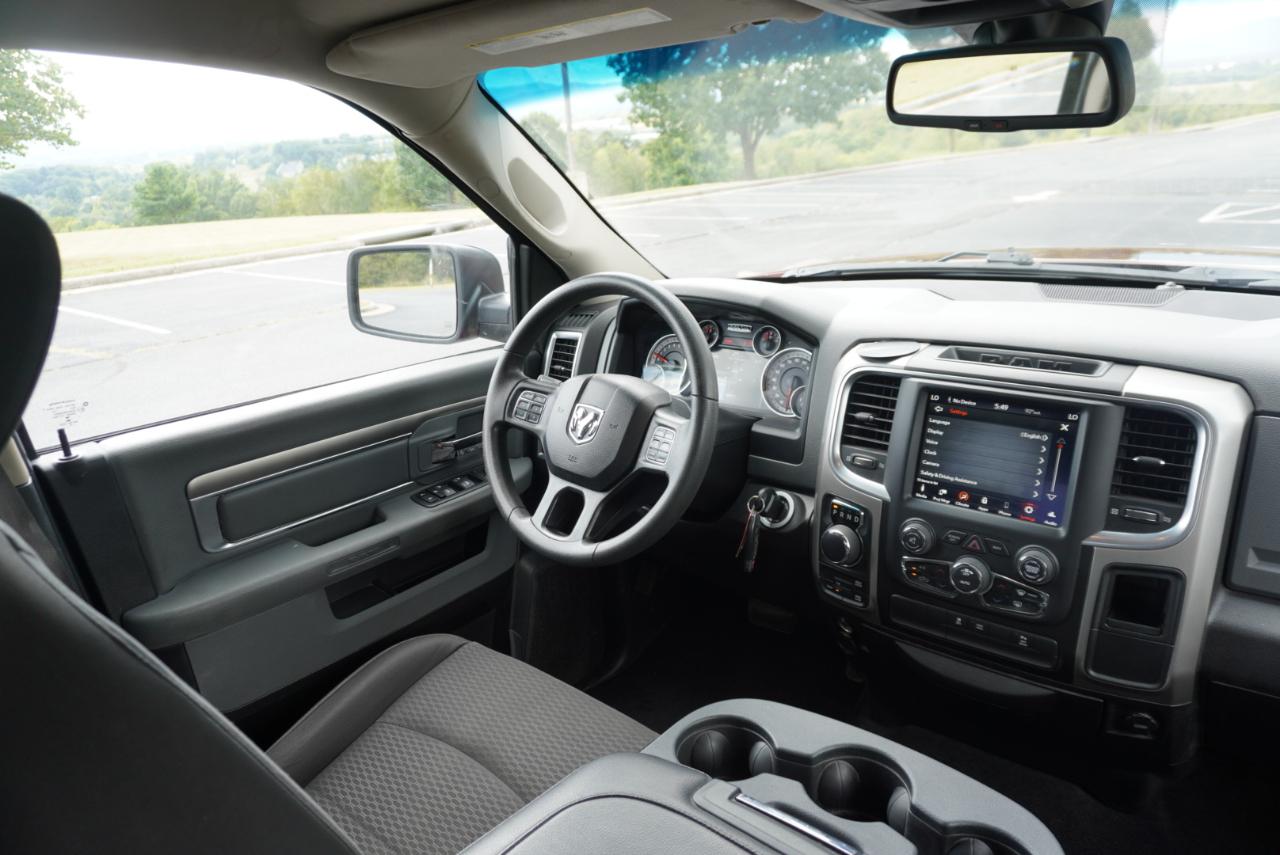 RAM 1500 Classic Warlock 4x4 Crew Cab 5'7" Box 2019