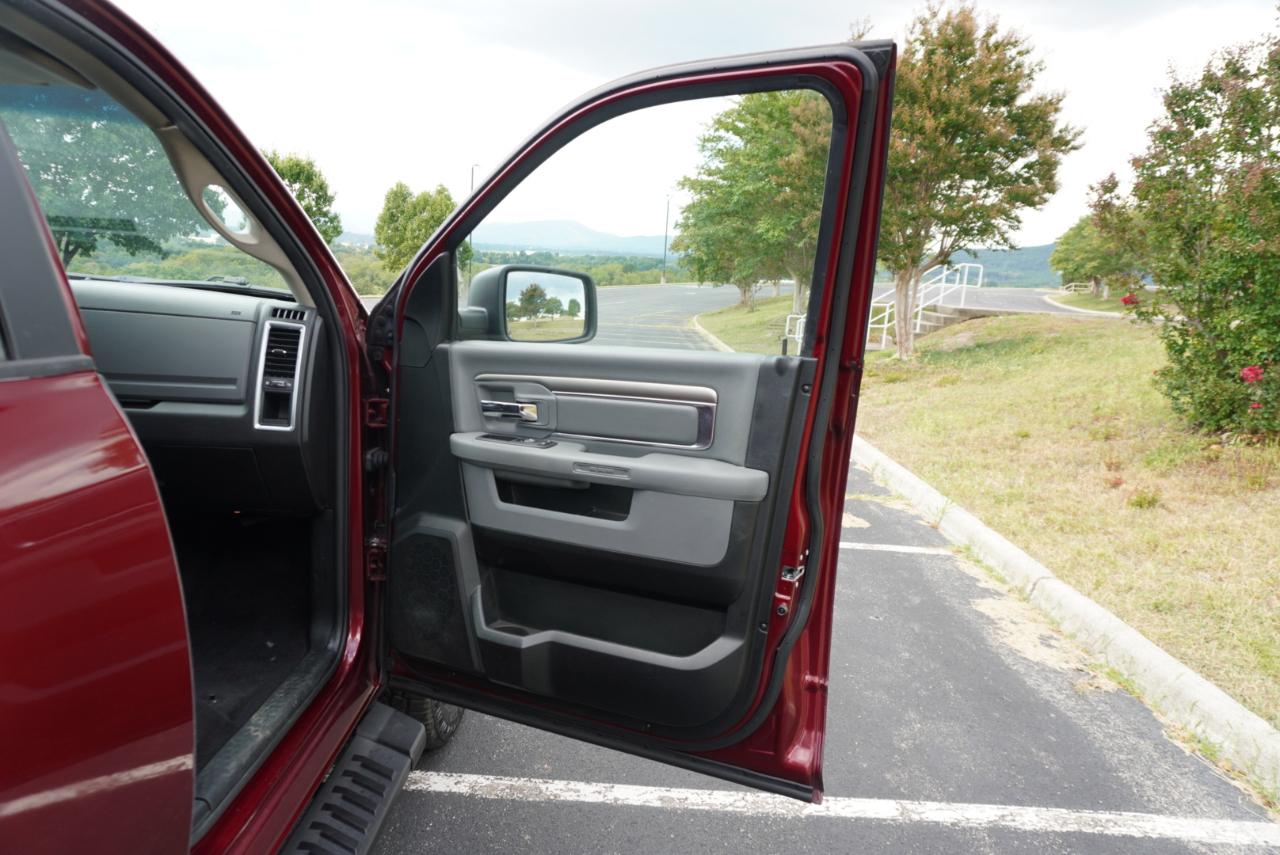 RAM 1500 Classic Warlock 4x4 Crew Cab 5'7" Box 2019