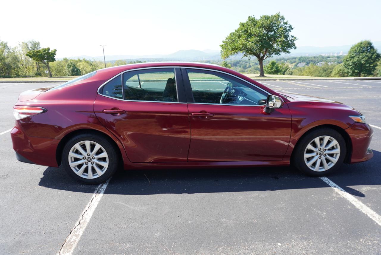 Toyota Camry XLE Auto (Natl) 2018