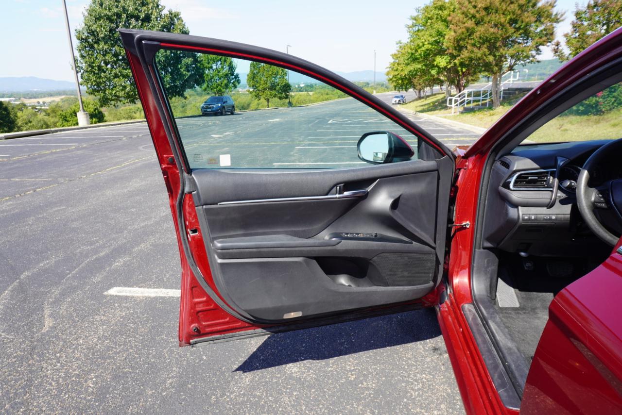 Toyota Camry XLE Auto (Natl) 2018