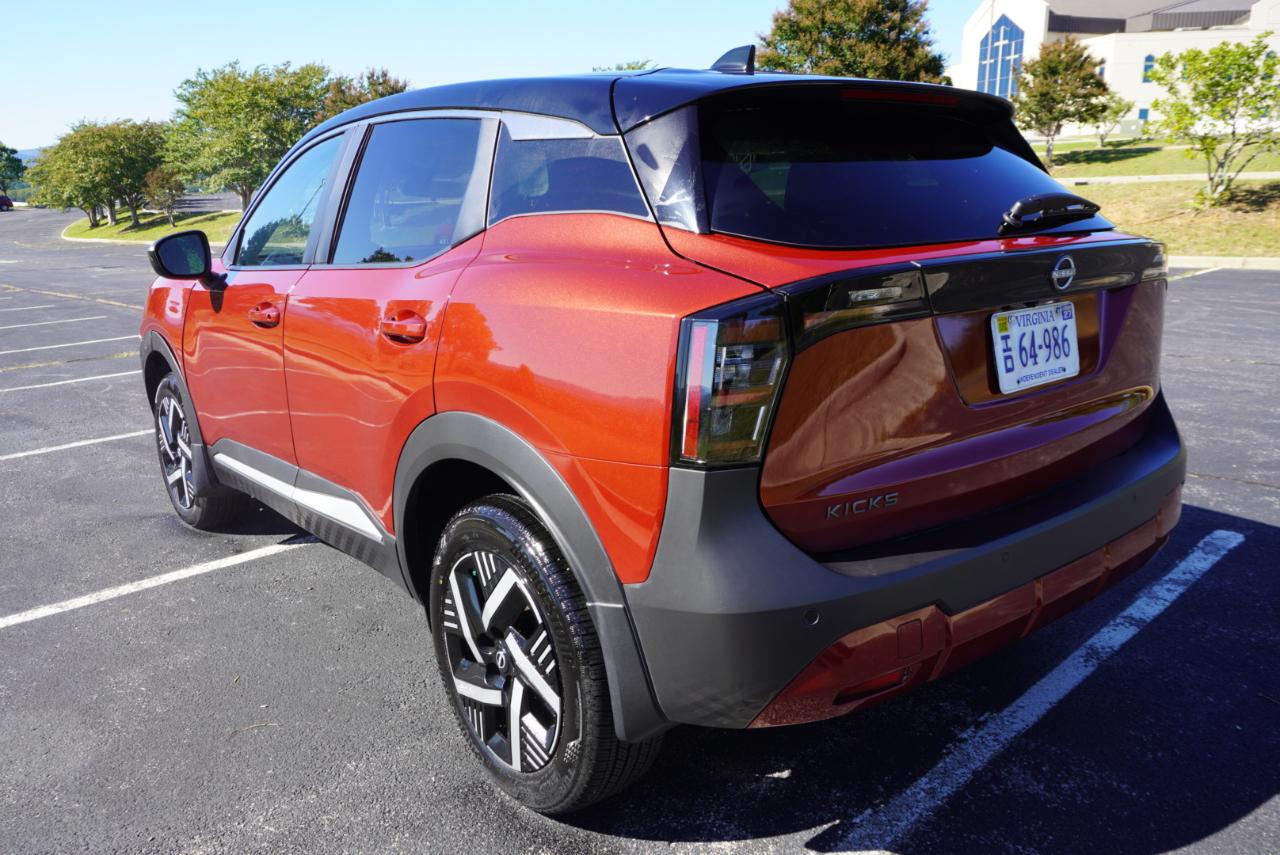 Nissan Kicks SV FWD 2025