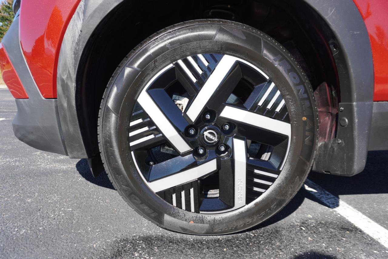 Nissan Kicks SV FWD 2025