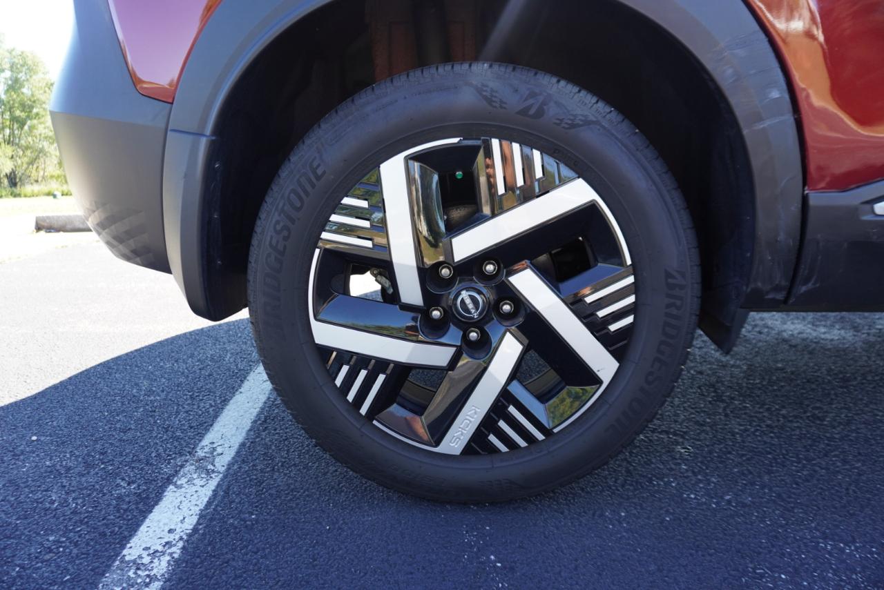 Nissan Kicks SV FWD 2025