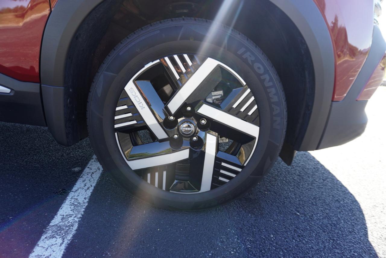 Nissan Kicks SV FWD 2025
