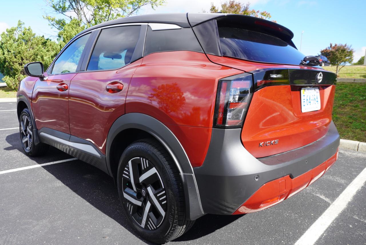 Nissan Kicks SV FWD 2025