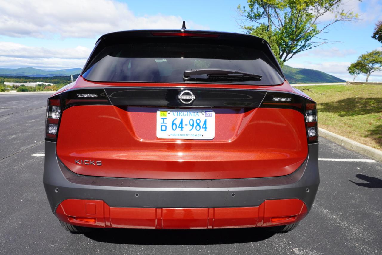 Nissan Kicks SV FWD 2025