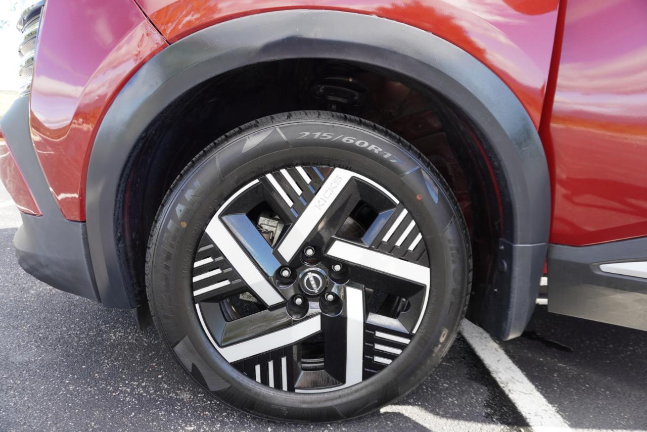 Nissan Kicks SV FWD 2025