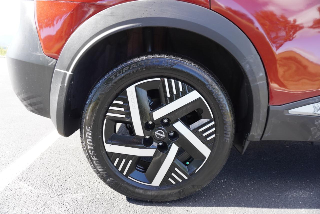 Nissan Kicks SV FWD 2025