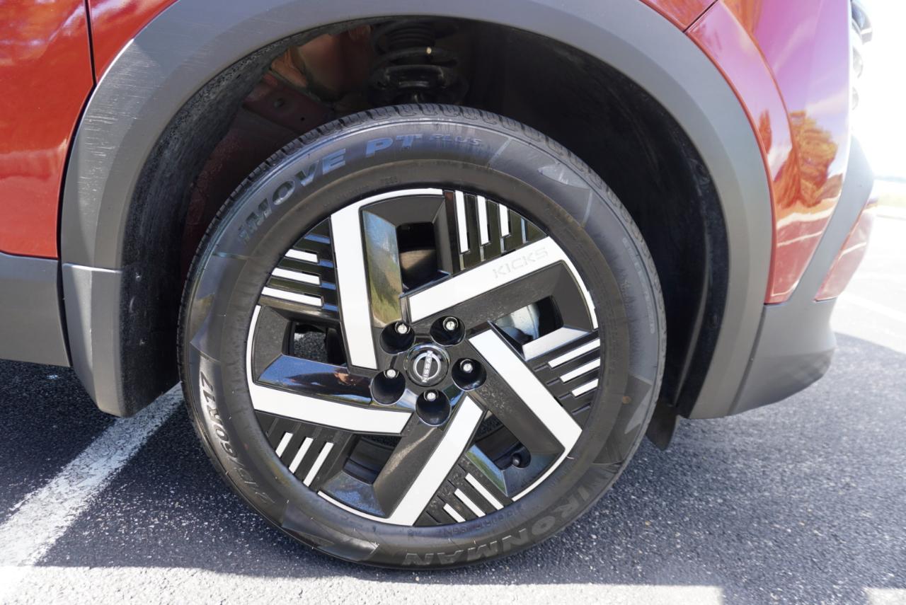 Nissan Kicks SV FWD 2025