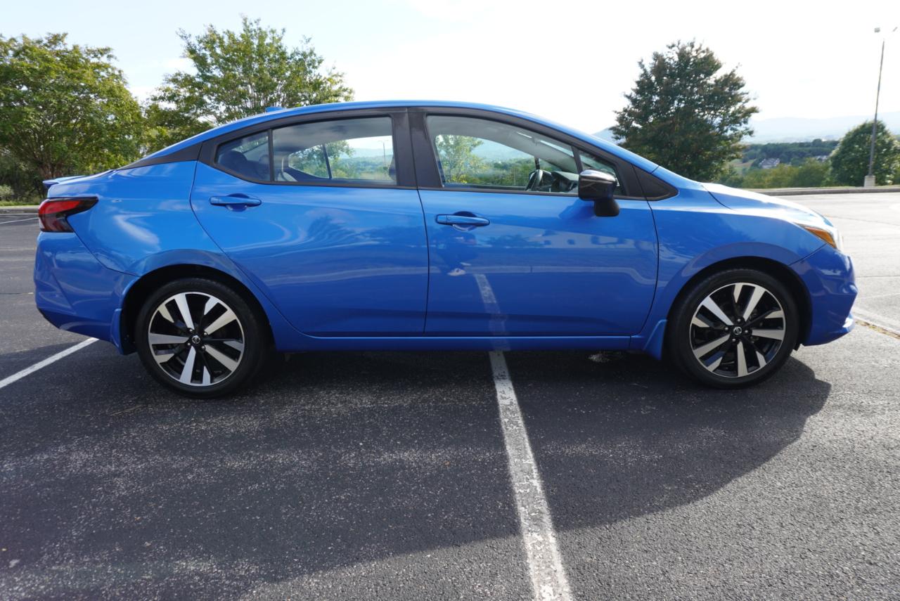 Nissan Versa SR CVT 2022