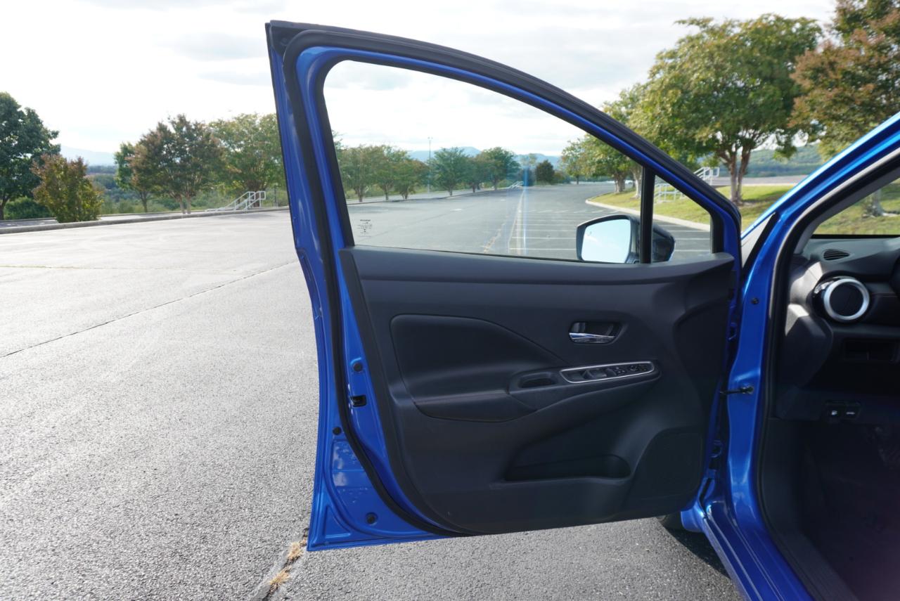 Nissan Versa SR CVT 2022