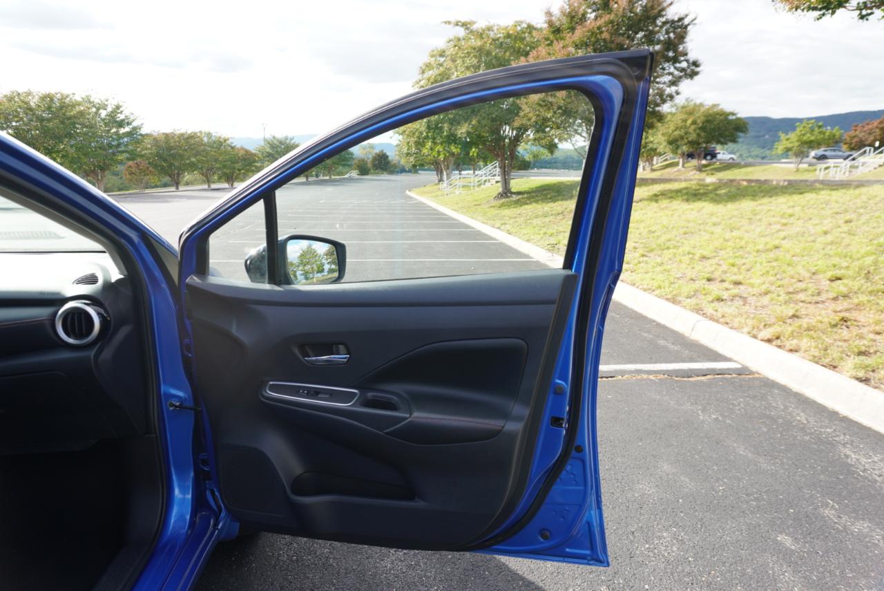 Nissan Versa SR CVT 2022