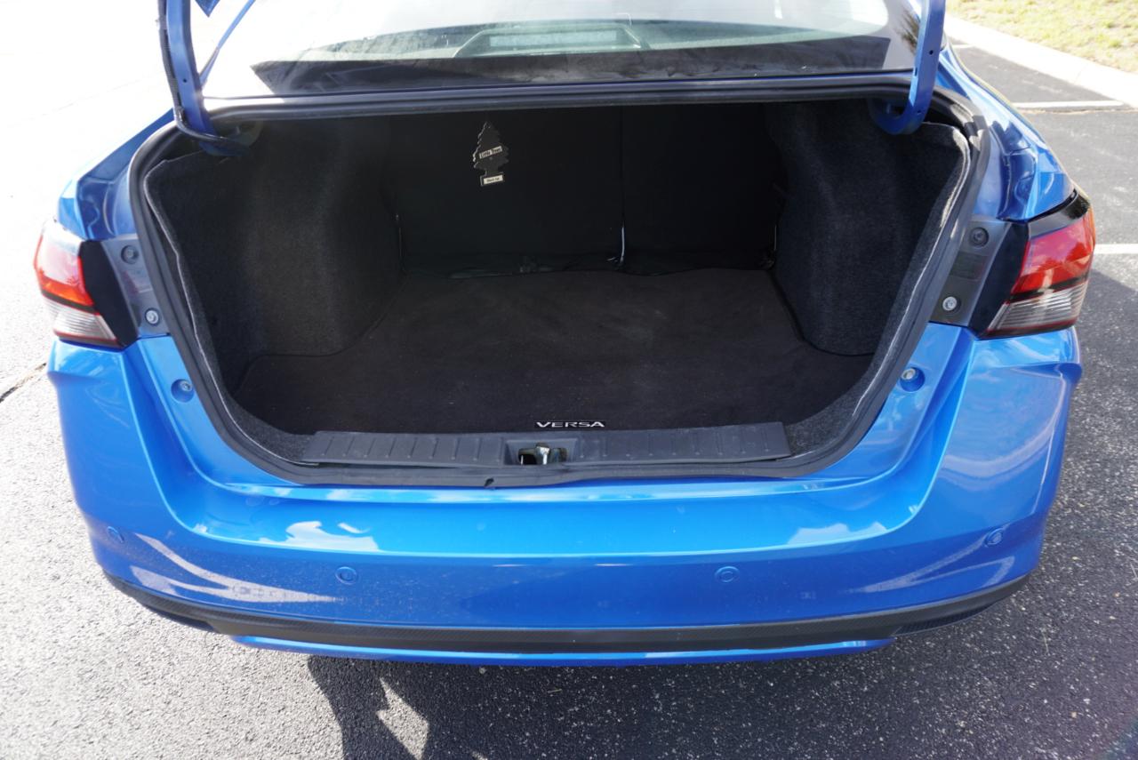 Nissan Versa SR CVT 2022