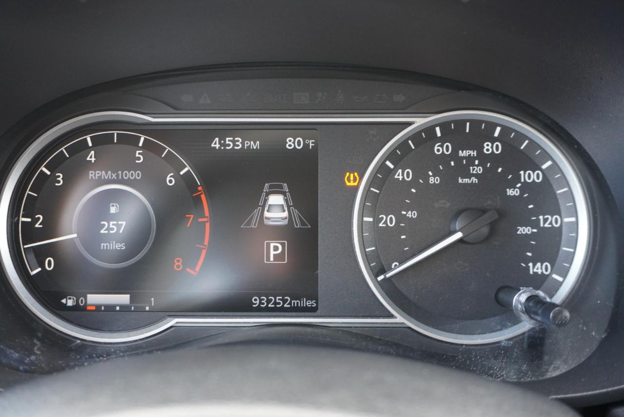 Nissan Versa SR CVT 2022
