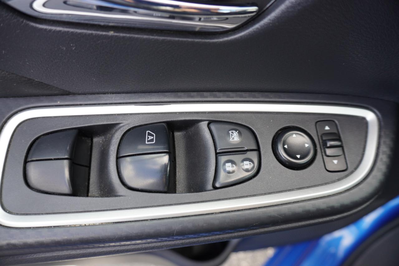 Nissan Versa SR CVT 2022