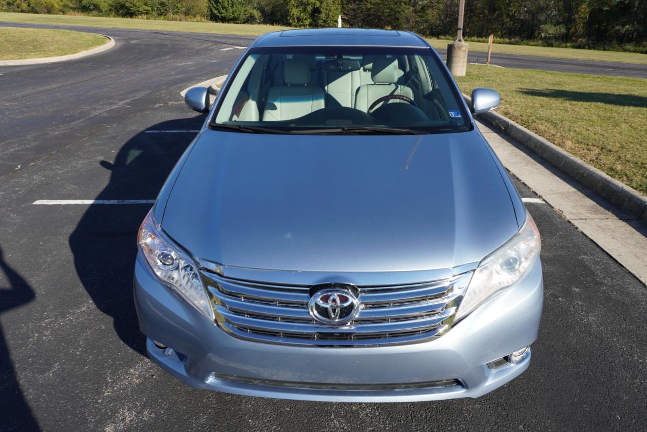 Toyota Avalon 4dr Sdn (Natl) 2012