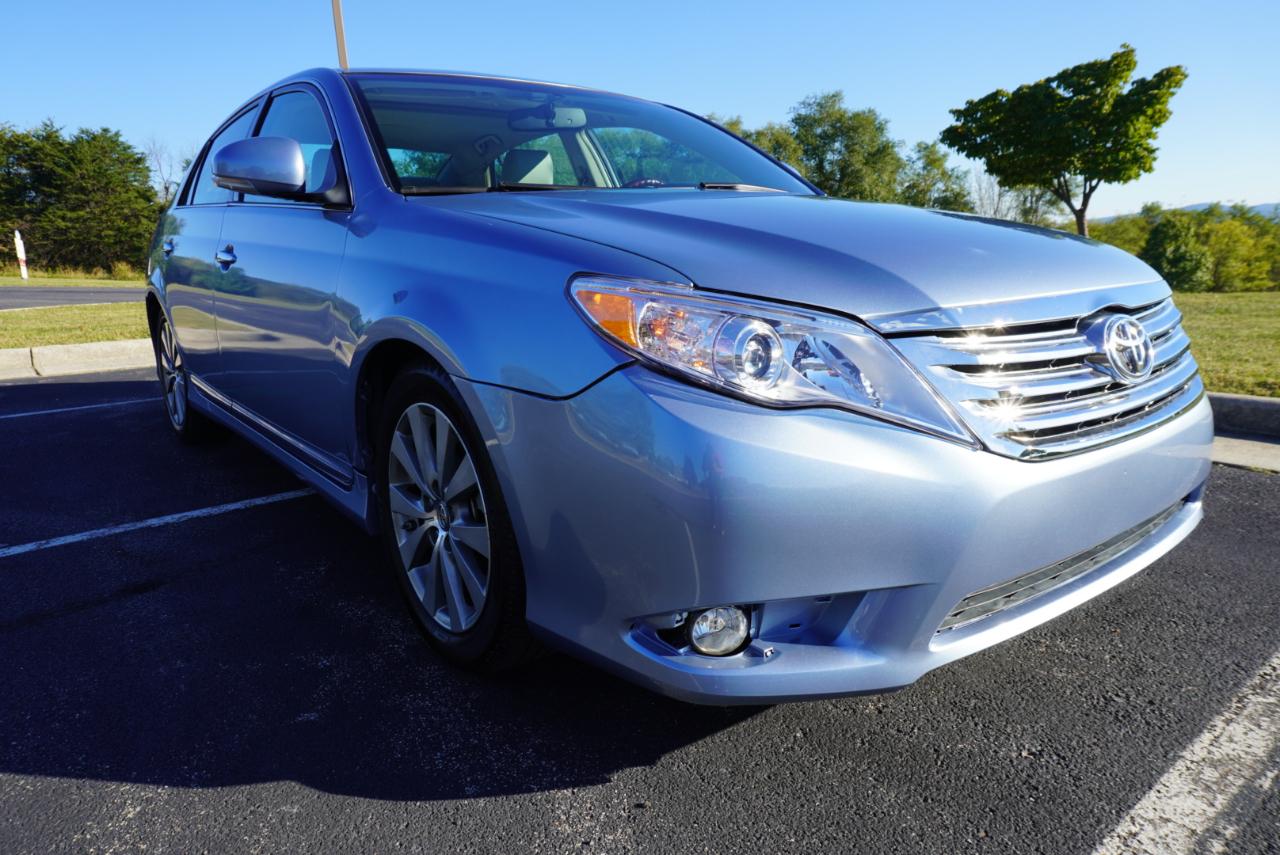 Toyota Avalon 4dr Sdn (Natl) 2012