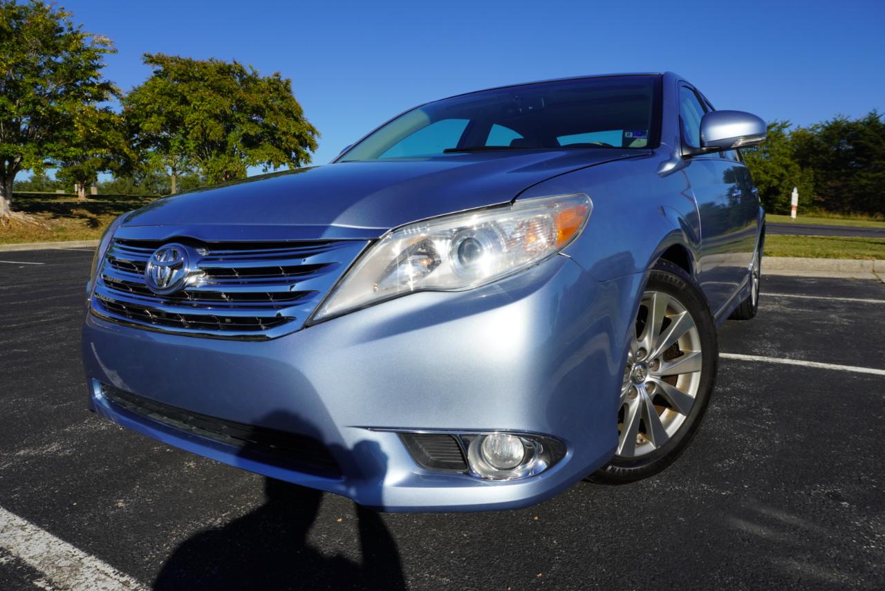 Toyota Avalon 4dr Sdn (Natl) 2012