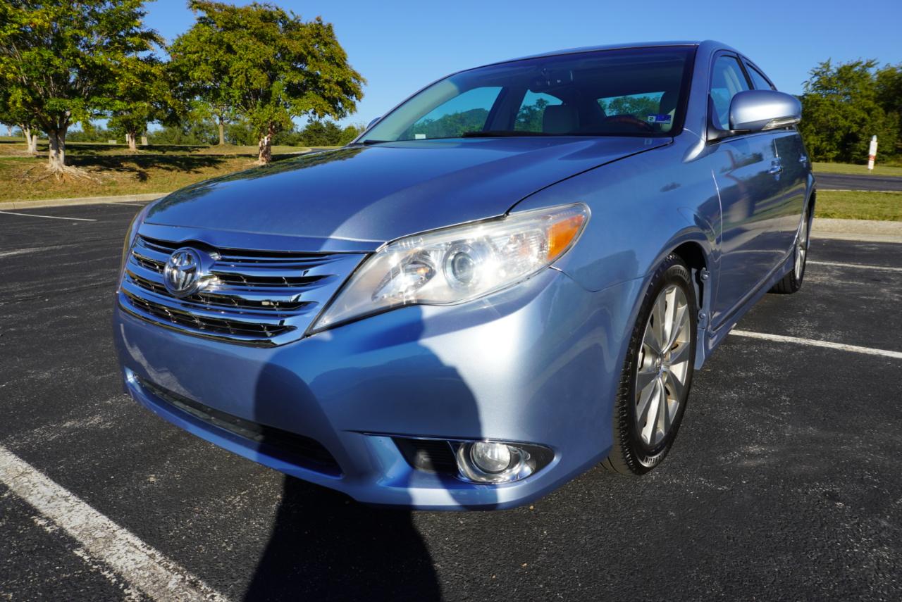 Toyota Avalon 4dr Sdn (Natl) 2012