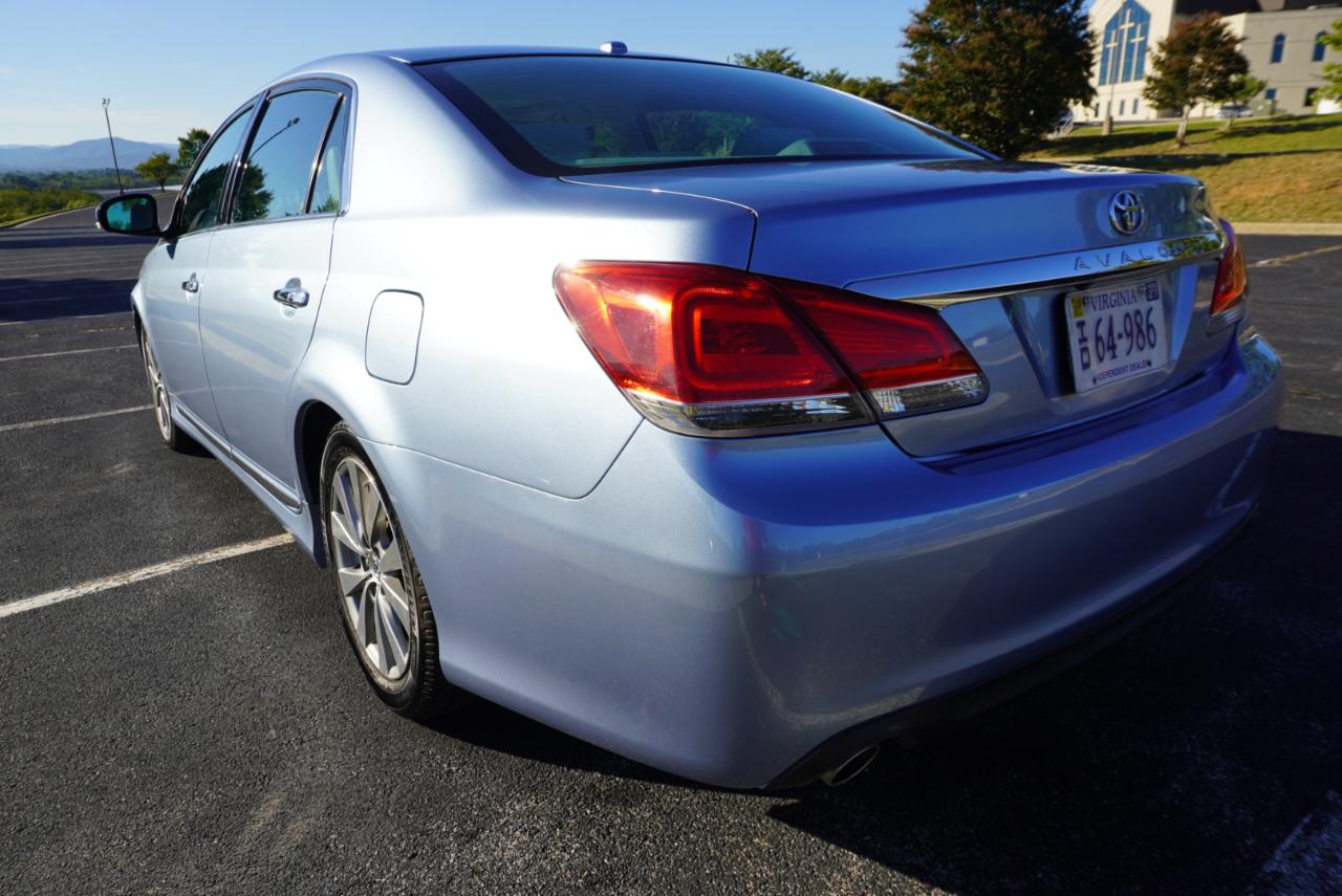 Toyota Avalon 4dr Sdn (Natl) 2012
