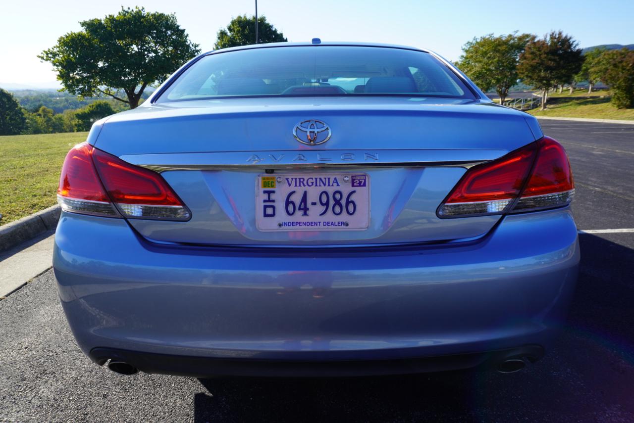 Toyota Avalon 4dr Sdn (Natl) 2012