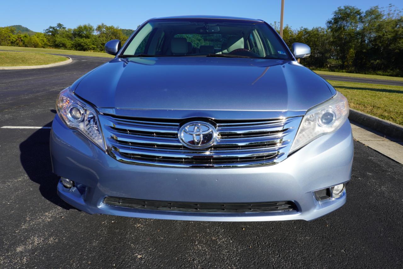 Toyota Avalon 4dr Sdn (Natl) 2012
