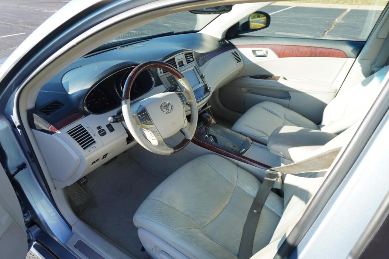 Toyota Avalon 4dr Sdn (Natl) 2012