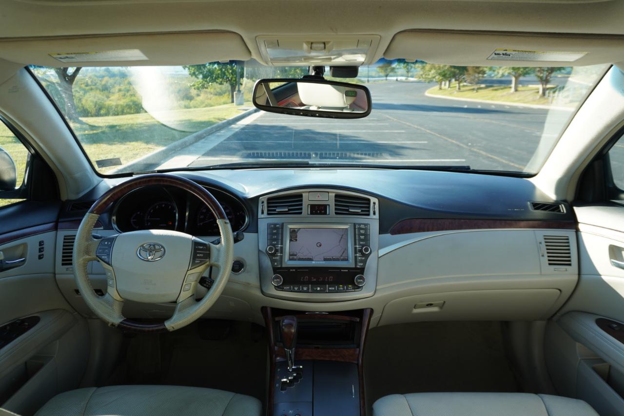 Toyota Avalon 4dr Sdn (Natl) 2012