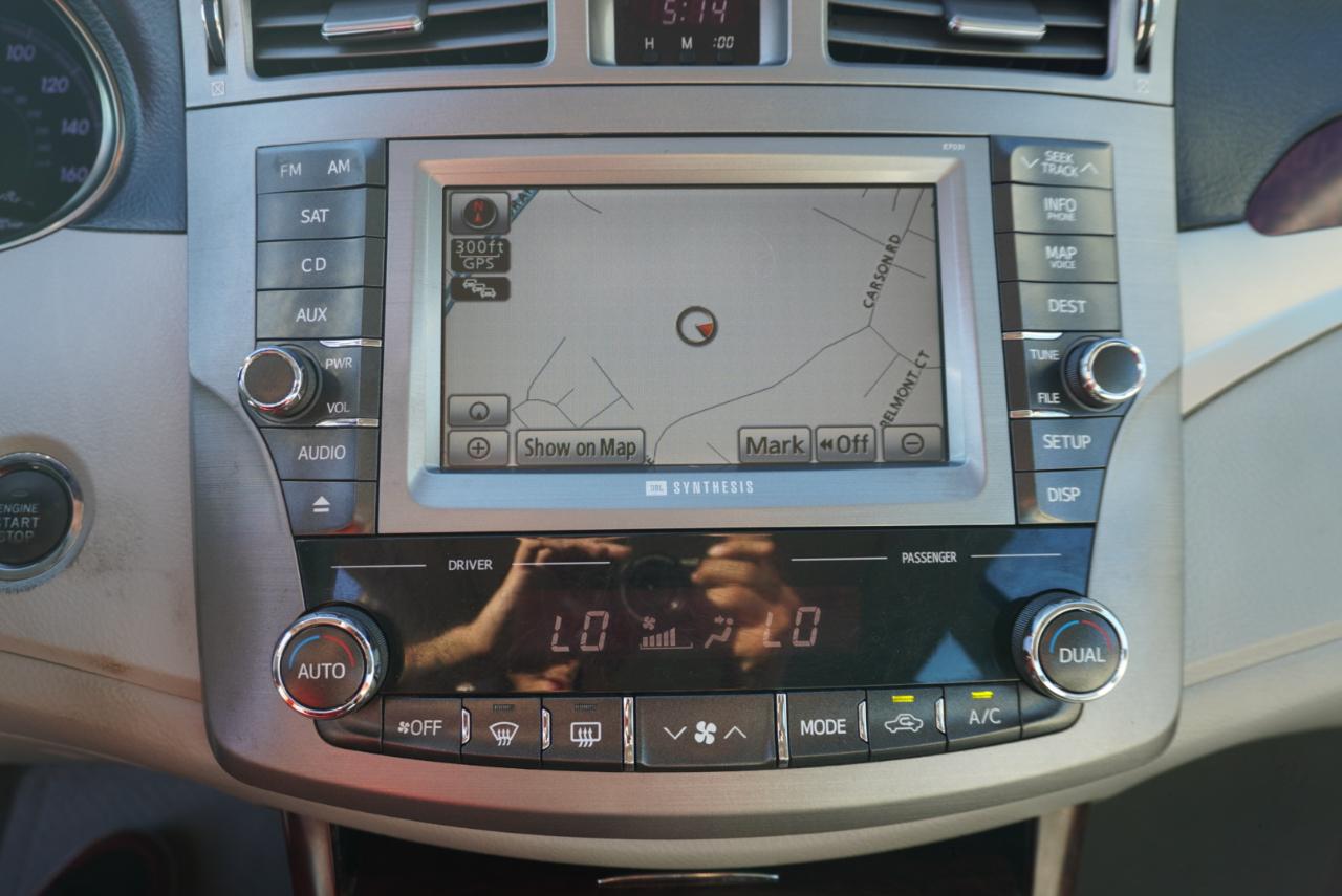 Toyota Avalon 4dr Sdn (Natl) 2012