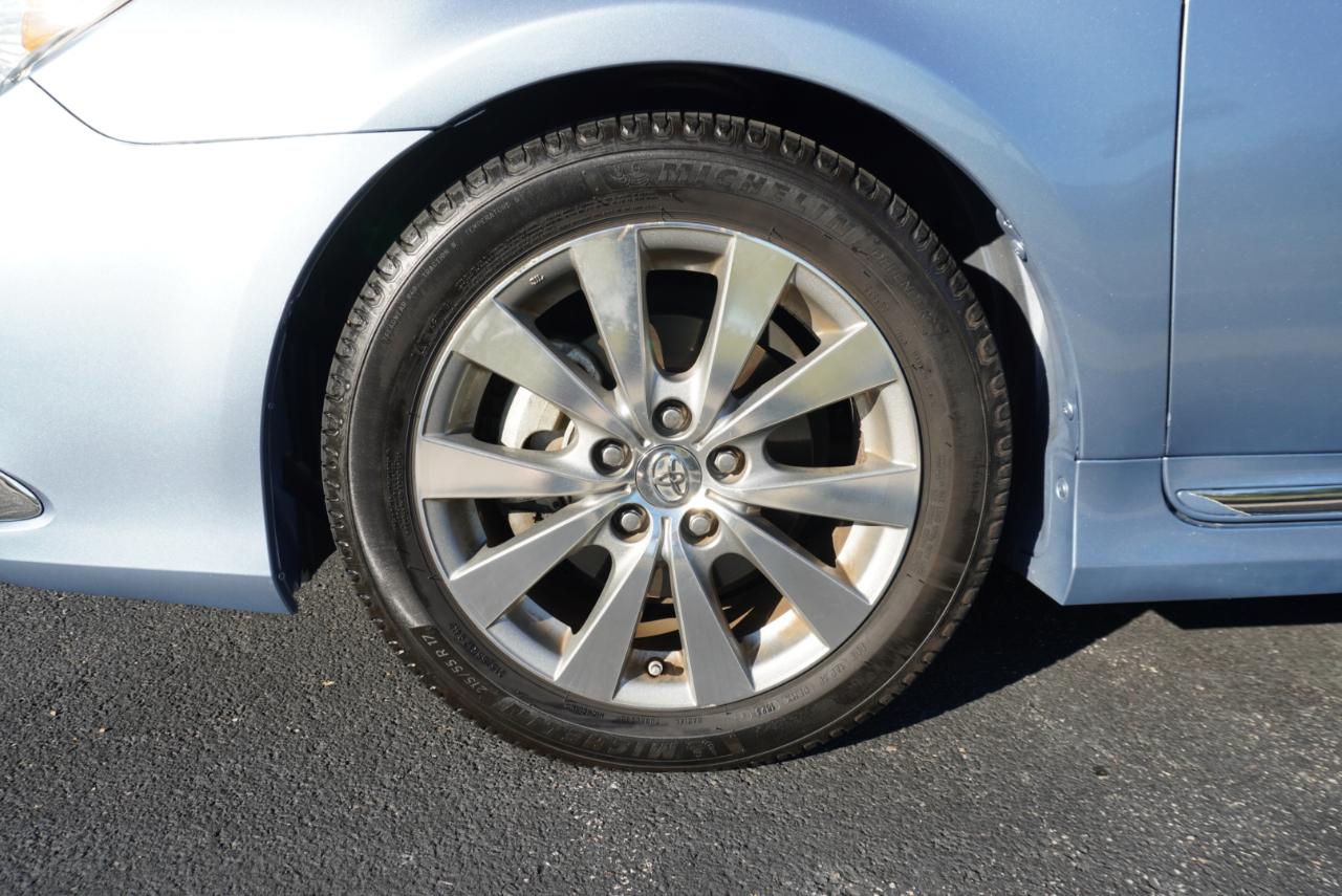 Toyota Avalon 4dr Sdn (Natl) 2012