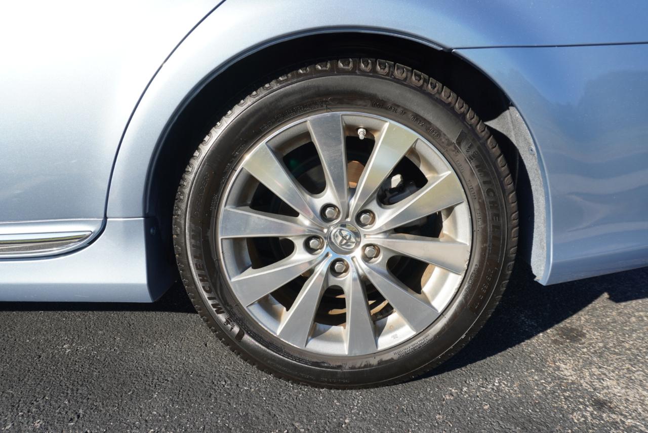 Toyota Avalon 4dr Sdn (Natl) 2012