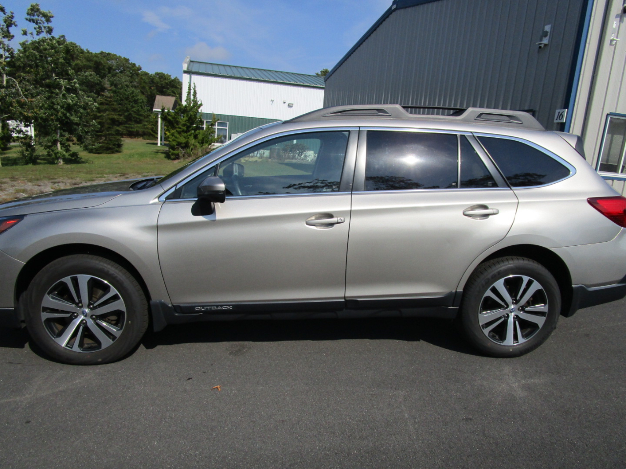 2019 Subaru Outback 2.5i Limited photo 2