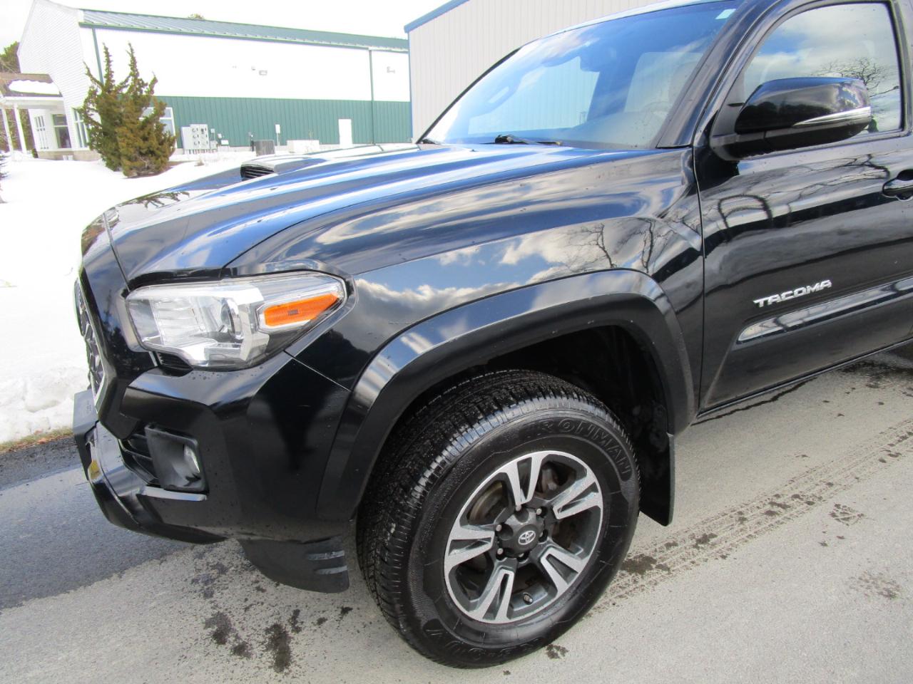 Toyota Tacoma TRD Off Road Double Cab 5' Bed V6 4x4 AT (Natl) 2018