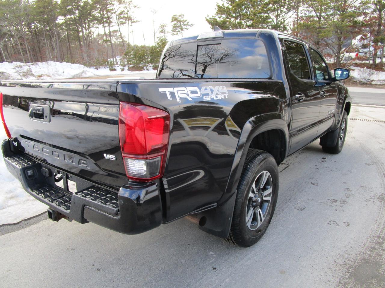 Toyota Tacoma TRD Off Road Double Cab 5' Bed V6 4x4 AT (Natl) 2018