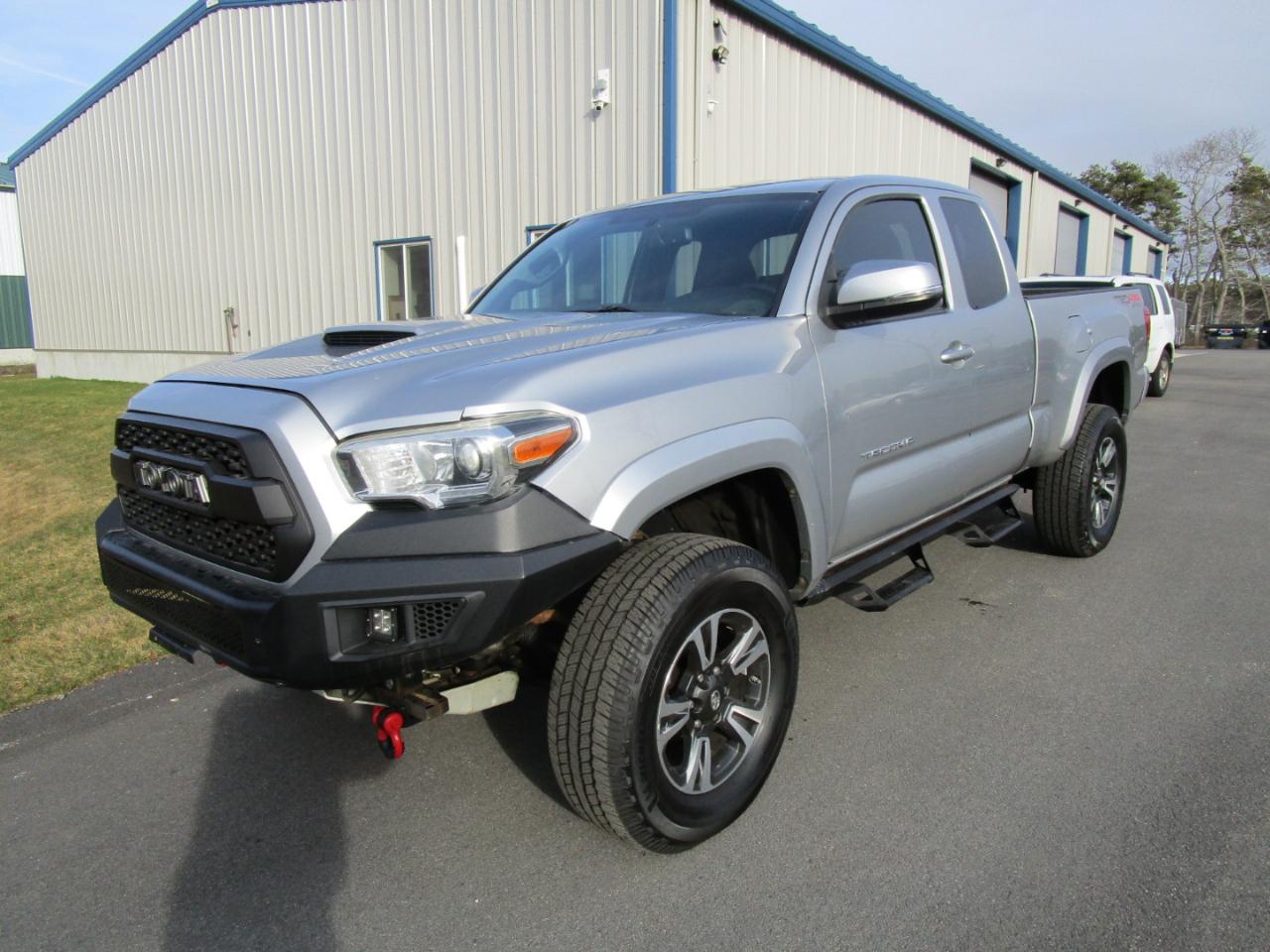 Toyota Tacoma TRD Sport Access Cab 6' Bed V6 4x4 AT (Natl) 2017