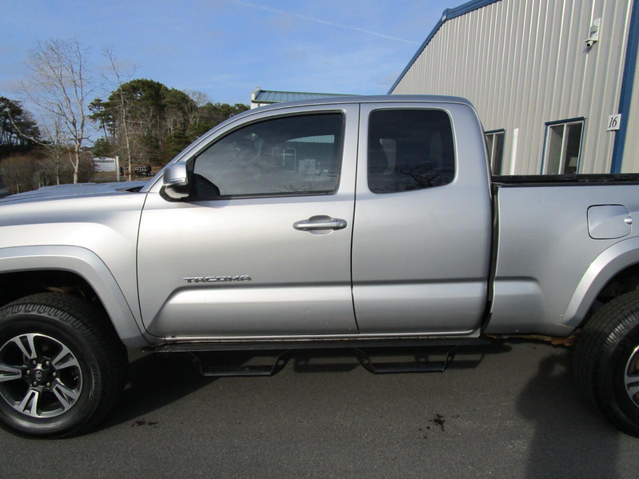 Toyota Tacoma TRD Sport Access Cab 6' Bed V6 4x4 AT (Natl) 2017