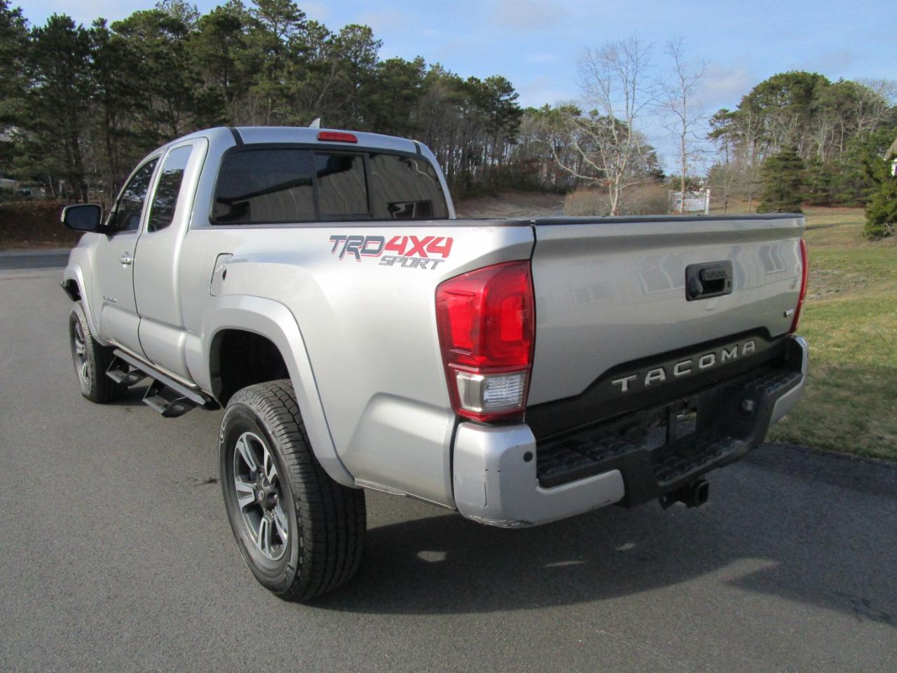 Toyota Tacoma TRD Sport Access Cab 6' Bed V6 4x4 AT (Natl) 2017
